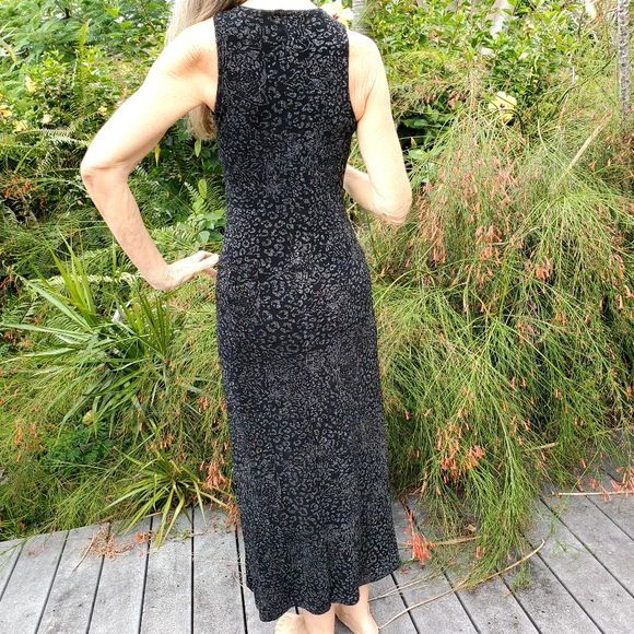 BLACK long, sleeveless dress.Form-fitting.  Winkle-proof! - Picture 2 of 8